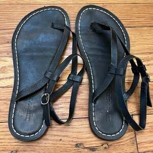 Bernardo Black Leather Thong Sandals with Ankle Strap Size 7 Buckle Boho